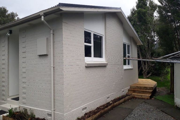 Photo of property in 2/121 Clouston Park Road, Clouston Park, Upper Hutt, 5018