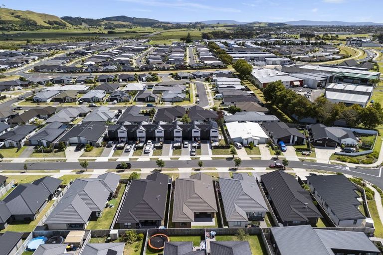Photo of property in 22 Tiria Drive, Papamoa Beach, Papamoa, 3118