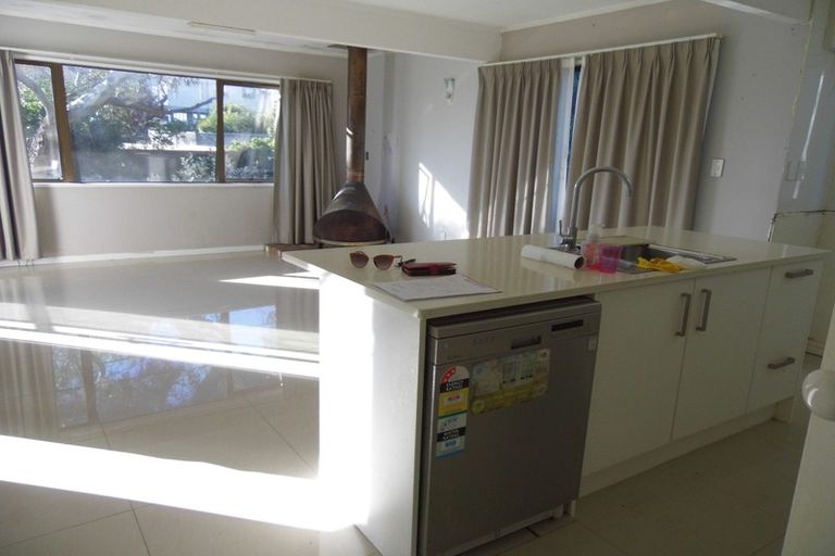 Photo of property in 20 Ganymede Place, Half Moon Bay, Auckland, 2012