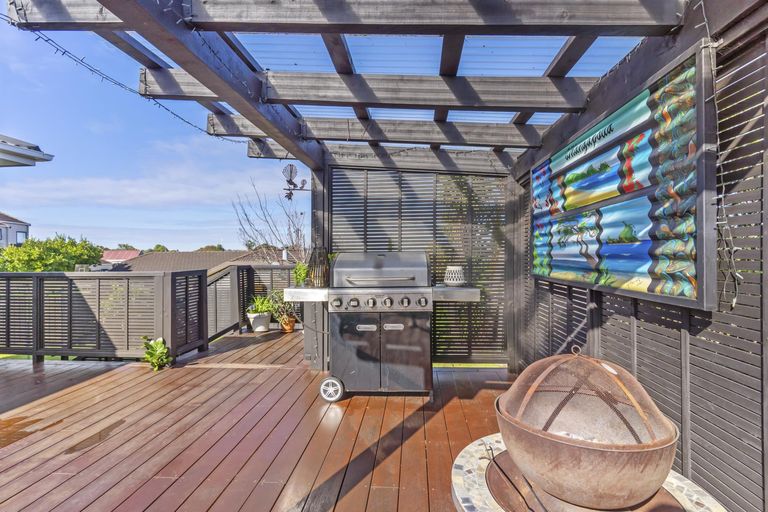 Photo of property in 33 Channing Crescent, Botany Downs, Auckland, 2010