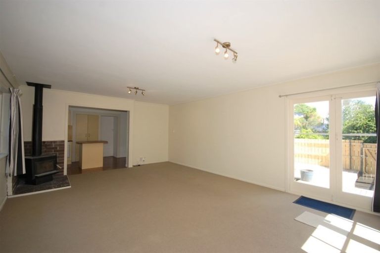 Photo of property in 1 Renata Crescent, Te Atatu Peninsula, Auckland, 0610