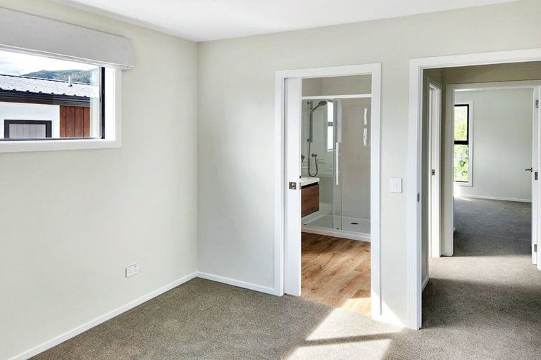 Photo of property in 7/31 Wainuiomata Road, Wainuiomata, Lower Hutt, 5014