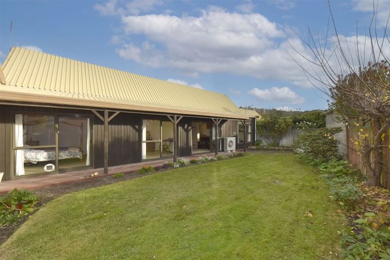 Photo of property in 2/63 Beachville Road, Redcliffs, Christchurch, 8081