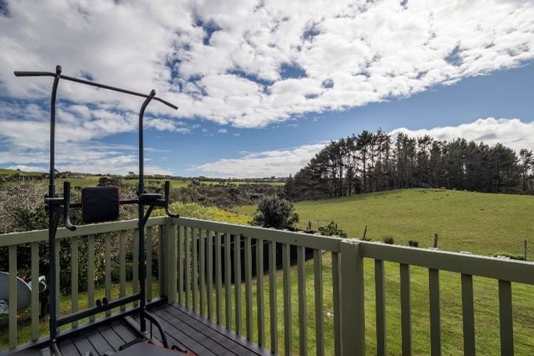 Photo of property in 2656 South Head Road, South Head, Helensville, 0874