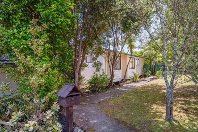 Photo of property in 5 Houston Place, Bayview, Auckland, 0629