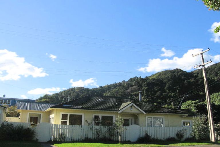 Photo of property in 2 Kauri Street, Eastbourne, Lower Hutt, 5013