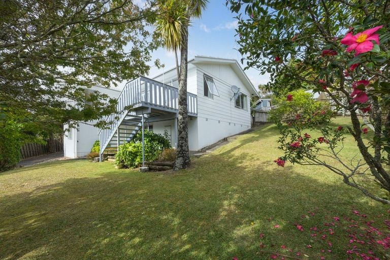 Photo of property in 10 Stallard Place, Glen Eden, Auckland, 0602