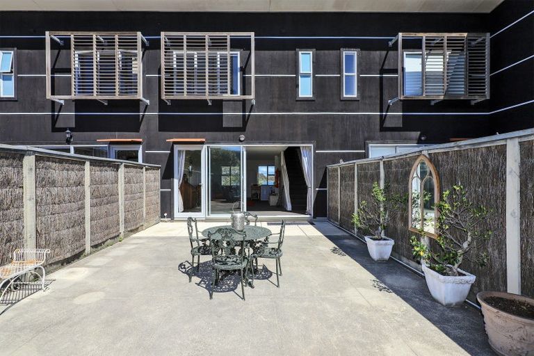 Photo of property in The Terraces, 18/9 Humber Street, Pandora, Napier, 4110