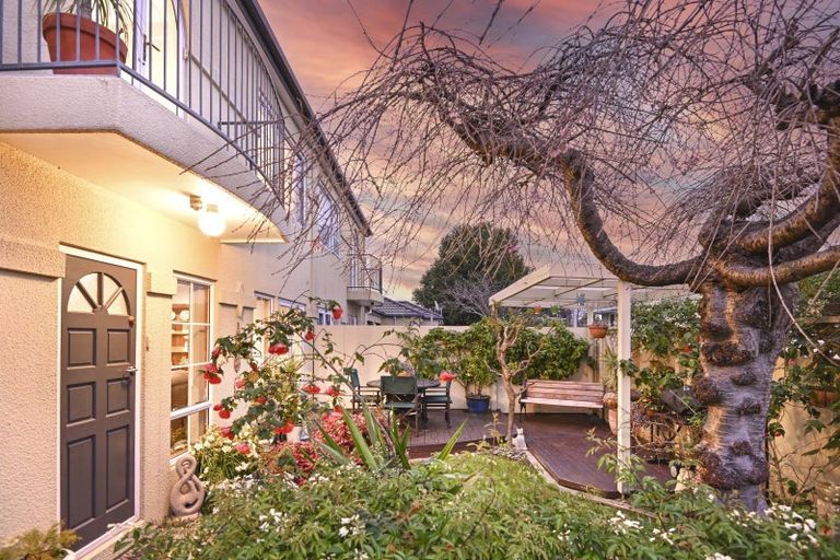 Photo of property in 2/102 Southampton Street West, Hastings, 4122