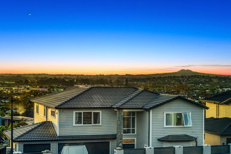 Photo of property in 13 Maureen Close, East Tamaki Heights, Auckland, 2016
