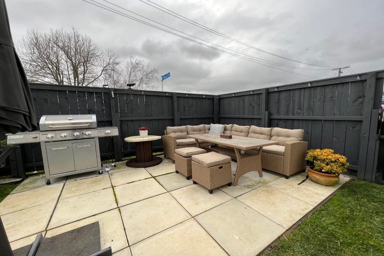 Photo of property in 2 Pasla Close, Papakura, 2110