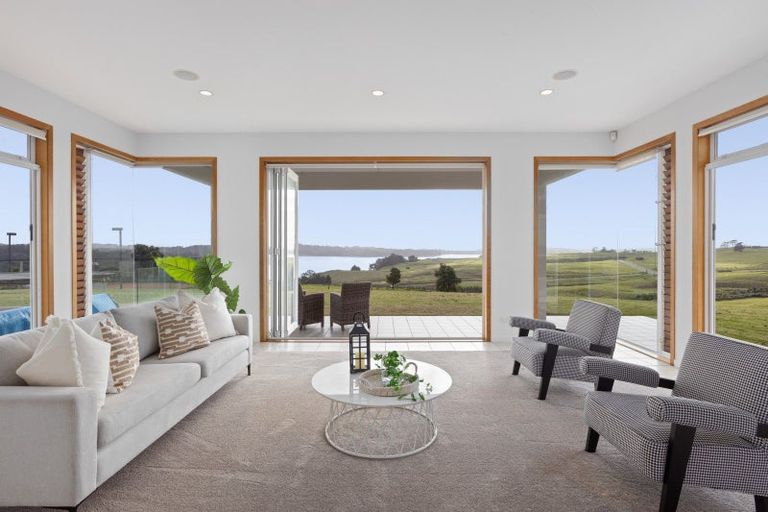 Photo of property in 189 Vaughans Road, Okura, Albany, 0792