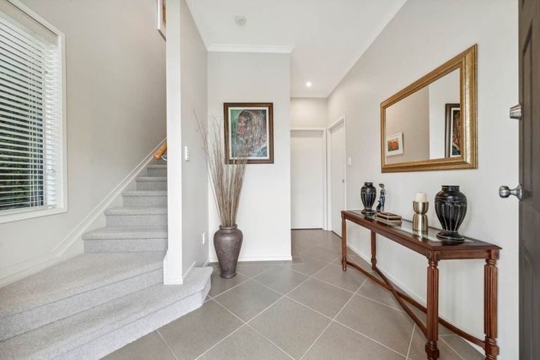 Photo of property in 1 Mural Place, Greenhithe, Auckland, 0632