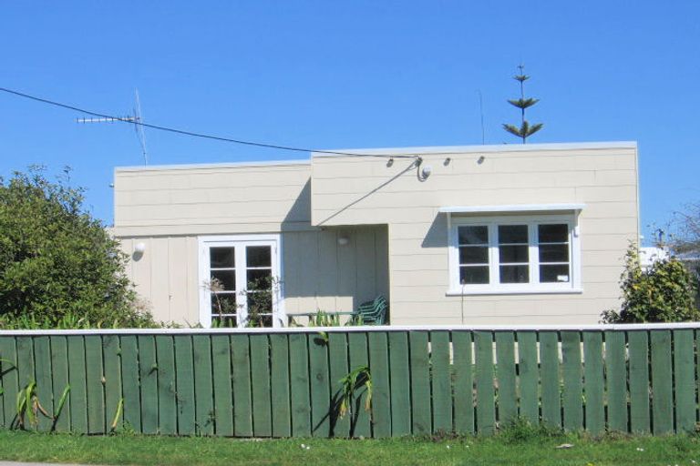 Photo of property in 26 Jenks Street, Foxton, 4814