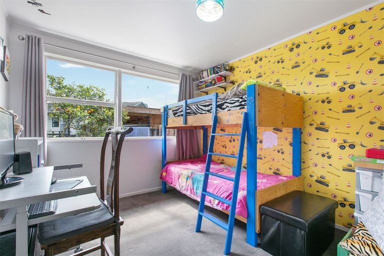 Photo of property in 87 Oreil Avenue, West Harbour, Auckland, 0618