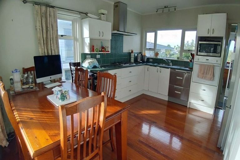 Photo of property in 1/22 Knights Road, Rothesay Bay, Auckland, 0630