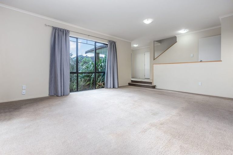 Photo of property in 2 Seamount Drive, Red Beach, 0932