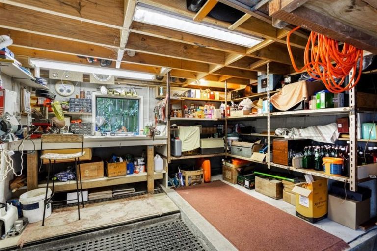 Photo of property in 15b Harrybrook Road, Green Bay, Auckland, 0604