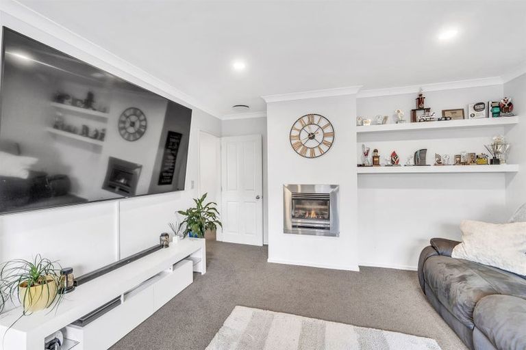 Photo of property in 11 Goldie Place, Rolleston, 7614