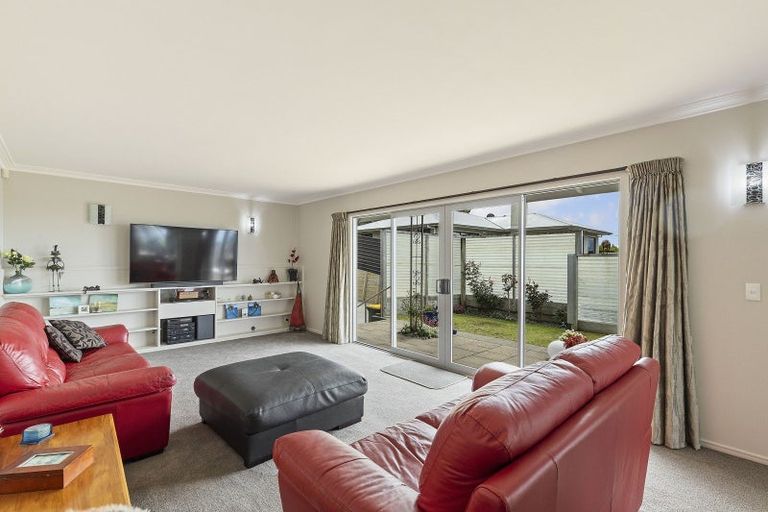 Photo of property in 70 Bayly Road, Blagdon, New Plymouth, 4310