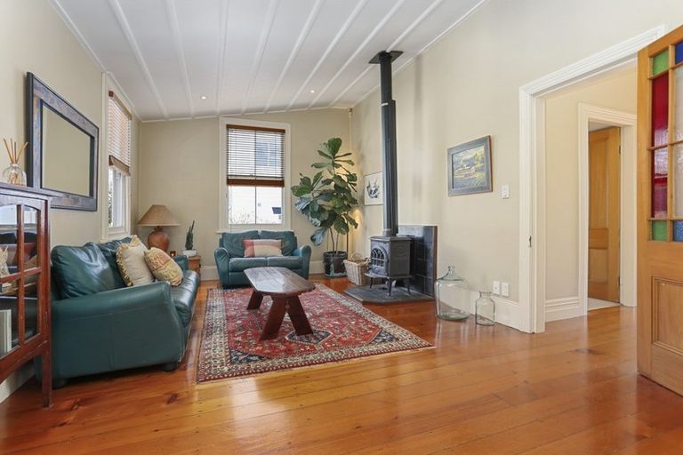 Photo of property in 12 Vincent Road, Northcote Point, Auckland, 0627
