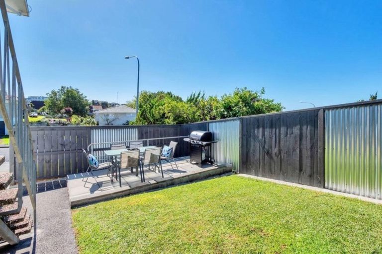 Photo of property in 57 Kirby Street, Glendene, Auckland, 0602