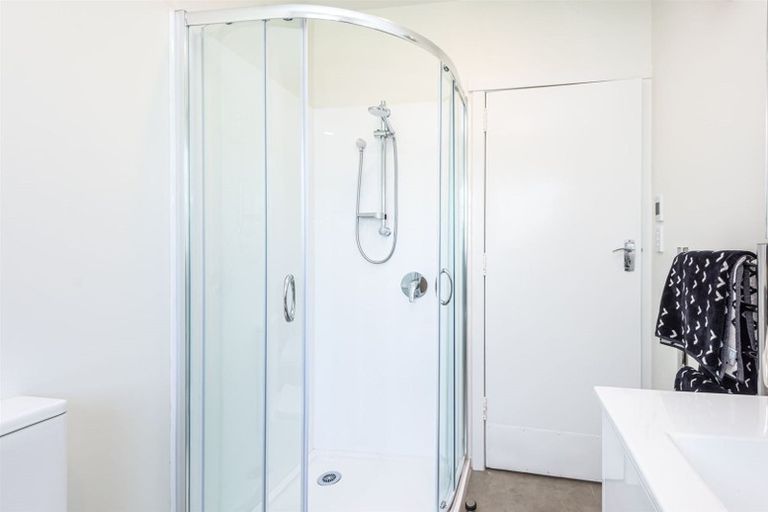 Photo of property in 71a Eastern Terrace, Beckenham, Christchurch, 8023