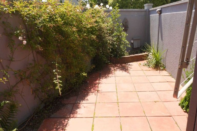 Photo of property in 7 Oakford Close, Riccarton, Christchurch, 8011