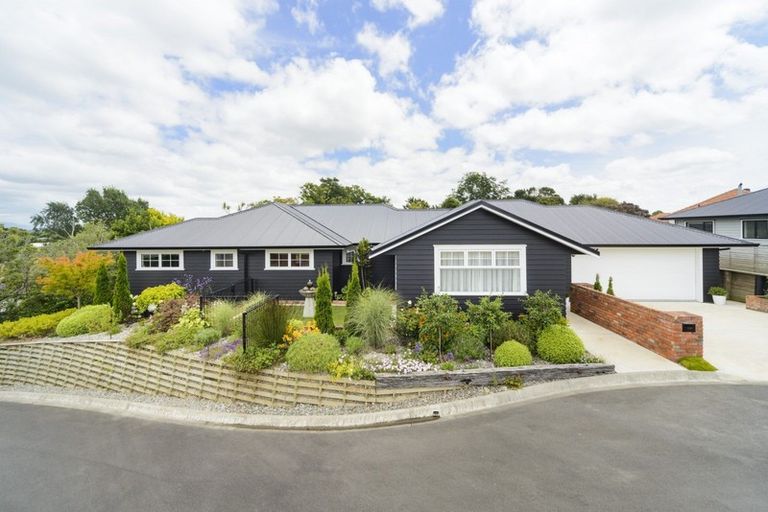 Photo of property in 3 Waimarama Court, Roslyn, Palmerston North, 4414