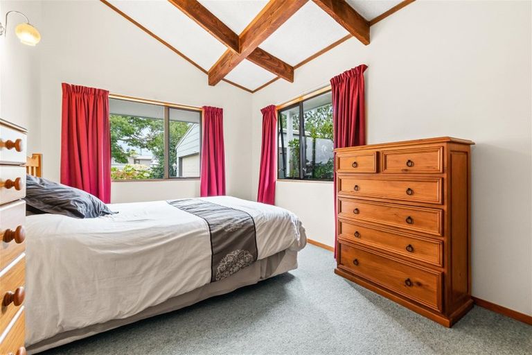 Photo of property in 102 Beach Road, Te Atatu Peninsula, Auckland, 0610