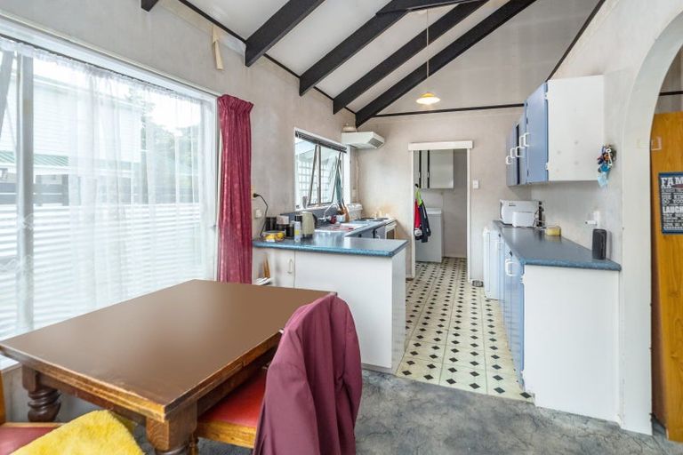 Photo of property in 84 Victoria Street, Carterton, 5713