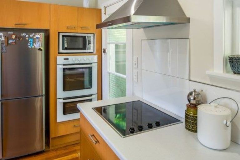 Photo of property in 26 Kiriwai Road, Paremata, Porirua, 5024