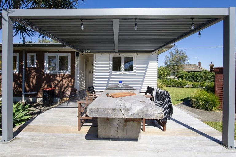 Photo of property in 28 Bright Crescent, Maraenui, Napier, 4110