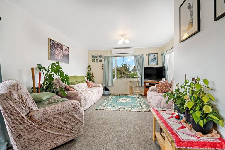 Photo of property in 30a Royton Avenue, Mangere East, Auckland, 2024