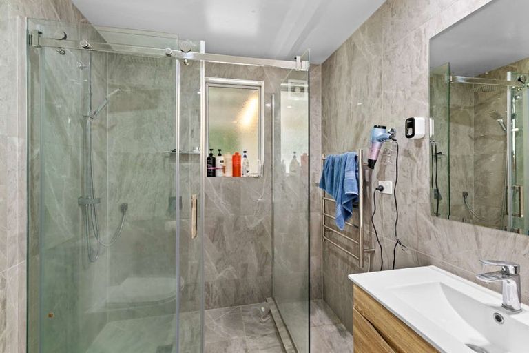 Photo of property in 9 Hillcrest Grove, Hillpark, Auckland, 2102