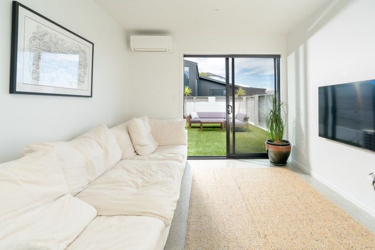Photo of property in 2/50 Mandalay Terrace, Khandallah, Wellington, 6035
