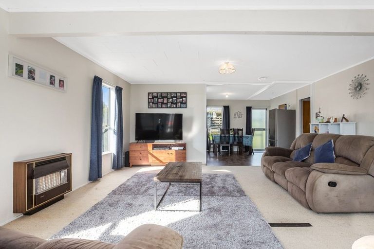 Photo of property in 100 Omapere Street, Whitby, Porirua, 5024