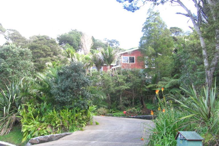 Photo of property in 2 Warner Park Avenue, Laingholm, Auckland, 0604