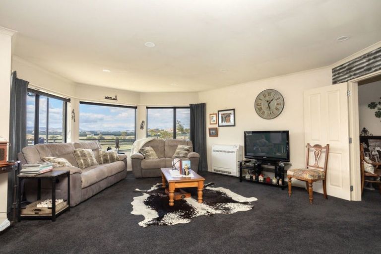 Photo of property in 28 Cowper Side Road, Dannevirke, 4976