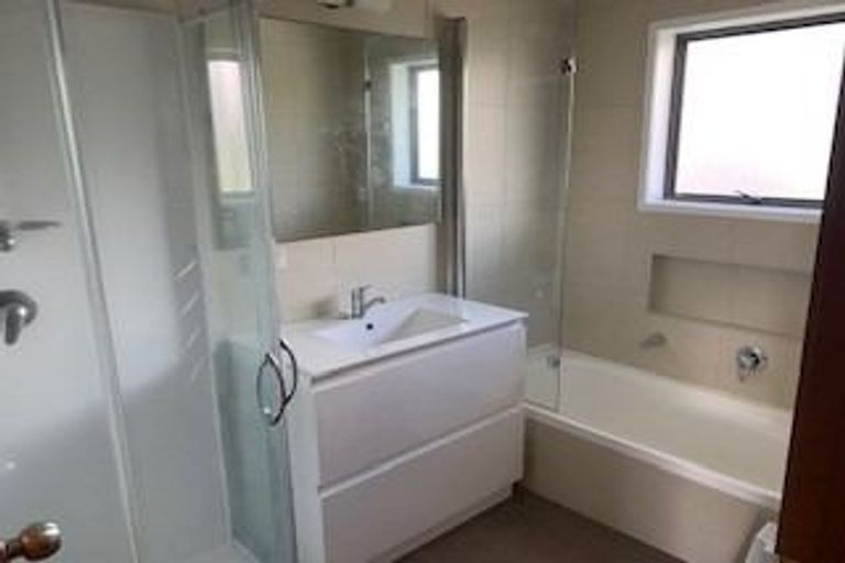 Photo of property in 1/50 Edgeworth Road, Glenfield, Auckland, 0629