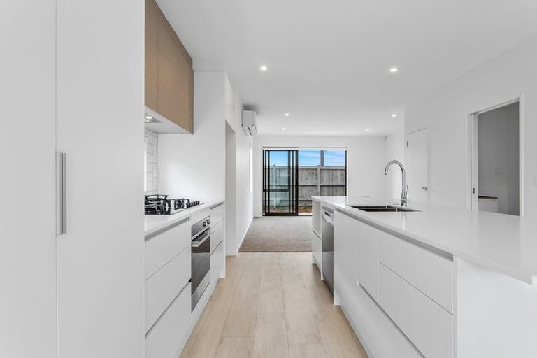 Photo of property in 9 Chartreuse Road, Rosehill, Papakura, 2113