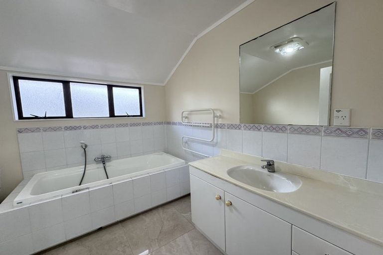 Photo of property in 20 Karetu Road, Greenlane, Auckland, 1051