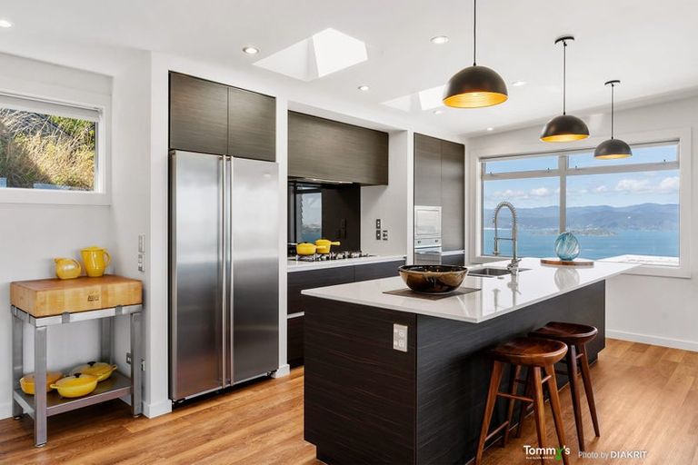 Photo of property in 122 Nicholson Road, Khandallah, Wellington, 6035