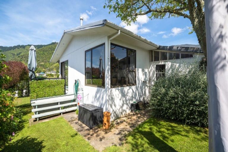 Photo of property in 247a Waikawa Road, Waikawa, Picton, 7220