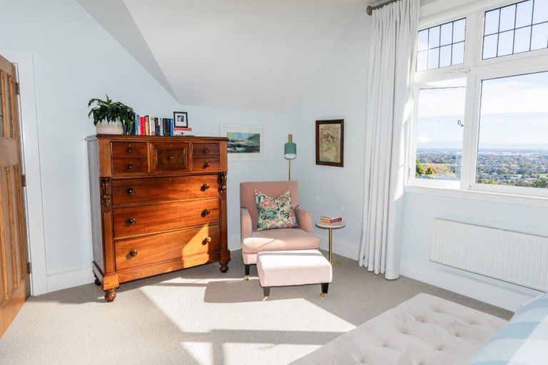 Photo of property in 103 Hackthorne Road, Cashmere, Christchurch, 8022