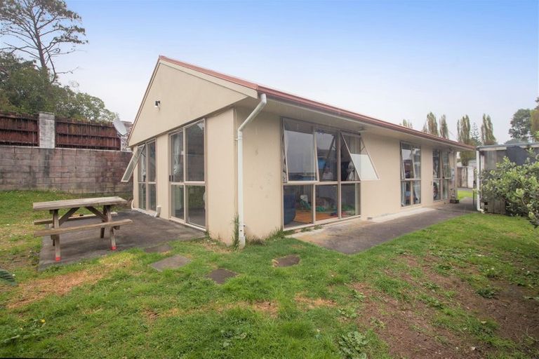 Photo of property in 10 Camphora Place, Ranui, Auckland, 0612