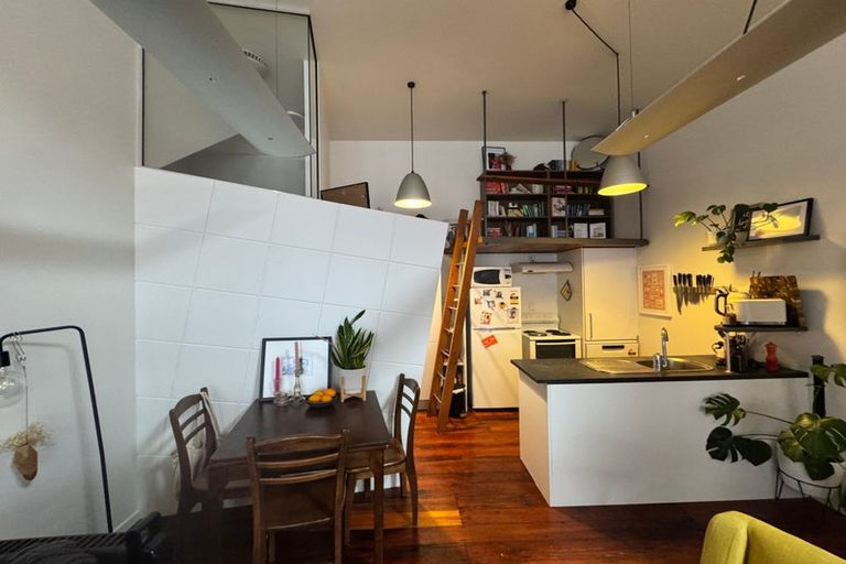 Photo of property in Courtenay Mews Apartments, 3/14 Alpha Street, Te Aro, Wellington, 6011