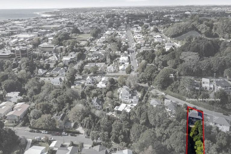 Photo of property in 44 Carrington Street, Lower Vogeltown, New Plymouth, 4310