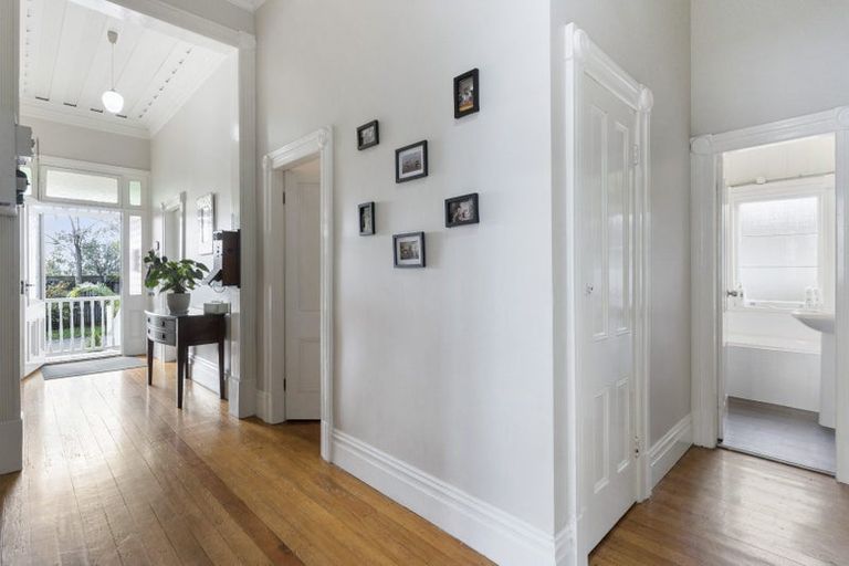 Photo of property in 140 Coronation Road, Mangere Bridge, Auckland, 2022