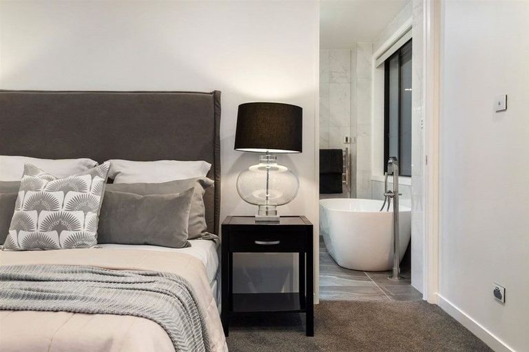 Photo of property in 13 Seaview Road, Castor Bay, Auckland, 0620